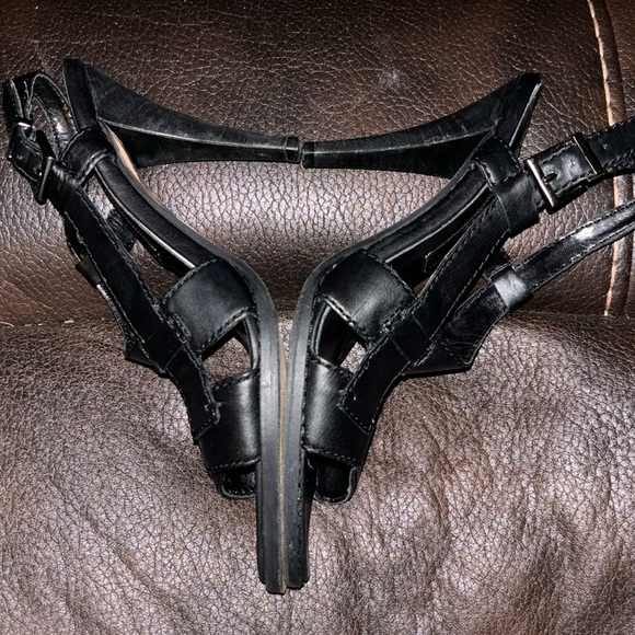 Black Steve Madden heels size 6.5M like new condition. Excellent condition - Picture 9 of 11